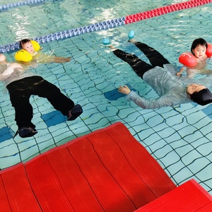 着衣水泳！